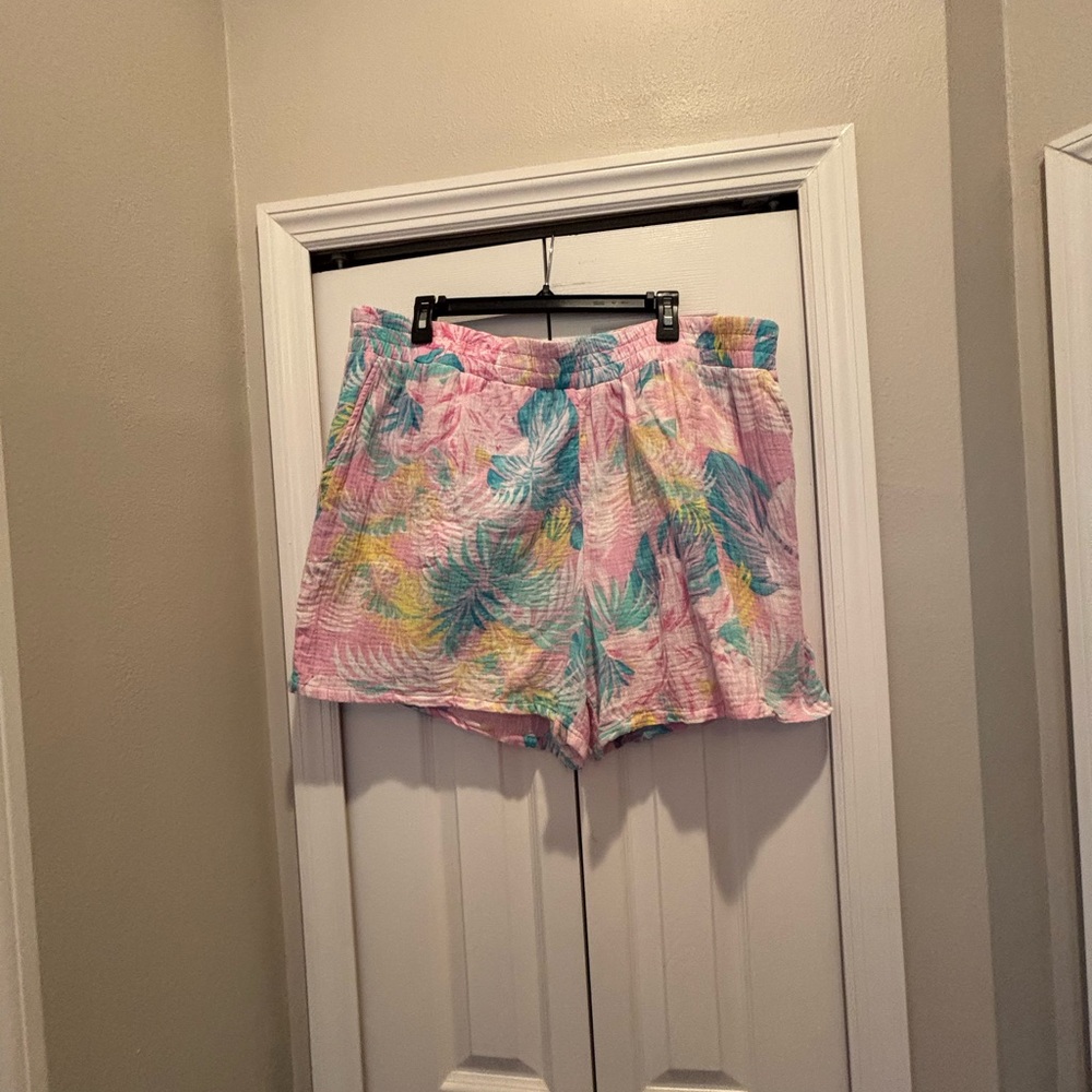 Belle by Kim Gravel Tropical Print gauze Shorts